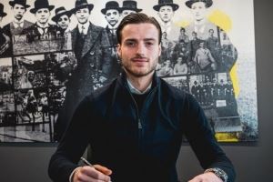 德天空:海登海姆有意租借多特门将拉马伊 球员对此持开放态度 德天空:海登海姆有意租借多特门将拉马伊 球员对此持开放态度