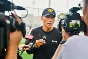 于大宝:“百队杯”是职业球员起步的平台 于大宝:“百队杯”是职业球员起步的平台