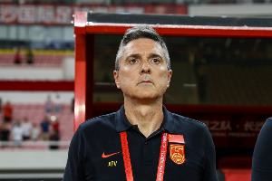 记者:草坪质量差对强队不利,澳大利亚U22没玩命踢似乎接受0-0 记者:草坪质量差对强队不利,澳大利亚U22没玩命踢似乎接受0-0