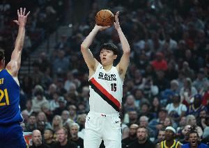 小杨上半场打了3分47秒得了2分 不妙的是竞争对手里斯发挥很不错 小杨上半场打了3分47秒得了2分 不妙的是竞争对手里斯发挥很不错