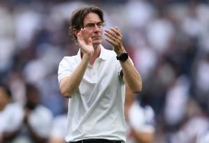 弗兰克:输球总是令人失望,今天两队势均力敌,裁判出现了错误 弗兰克:输球总是令人失望,今天两队势均力敌,裁判出现了错误