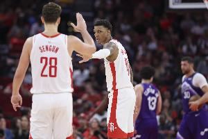 乌杜卡:史密斯变壮后比赛更自如 成功支援申京和杜兰特 乌杜卡:史密斯变壮后比赛更自如 成功支援申京和杜兰特