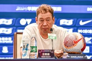 斯卢茨基:我们犯过类似的错误,希望队员能最大程度规避心态变化 斯卢茨基:我们犯过类似的错误,希望队员能最大程度规避心态变化