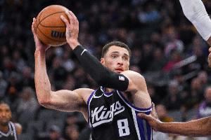 布泽利斯:我用实际行动向拉文致敬 他是我遇到的第1个超巨队友 布泽利斯:我用实际行动向拉文致敬 他是我遇到的第1个超巨队友