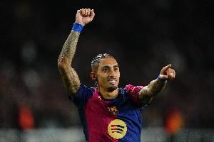 世体:拉菲尼亚虽然因伤无法出战,但依然展现出巴萨队长风范 世体:拉菲尼亚虽然因伤无法出战,但依然展现出巴萨队长风范