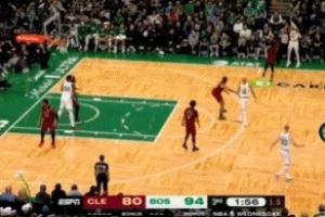 这也能行!安芬尼-西蒙斯被逼抢扔出超远压哨三分命中 这也能行!安芬尼-西蒙斯被逼抢扔出超远压哨三分命中