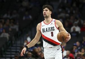 阿夫迪亚谈卡马拉关键时刻盖帽:他的防守出色 我能学到很多 阿夫迪亚谈卡马拉关键时刻盖帽:他的防守出色 我能学到很多