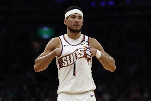 格雷森-阿伦:布克每次进攻都会被包夹 他不强行出手仍能每场30+ 格雷森-阿伦:布克每次进攻都会被包夹 他不强行出手仍能每场30+