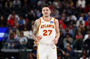 纸糊的防守！克雷伊奇连续三分 老鹰三节得分破百&领先到37分