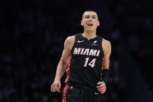 约维奇：希罗阿德巴约是全明星球员 看他们打球特别轻松