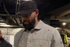 詹姆斯：我只想回家脱鞋休息 我很幸运还能以高水准做我热爱的事